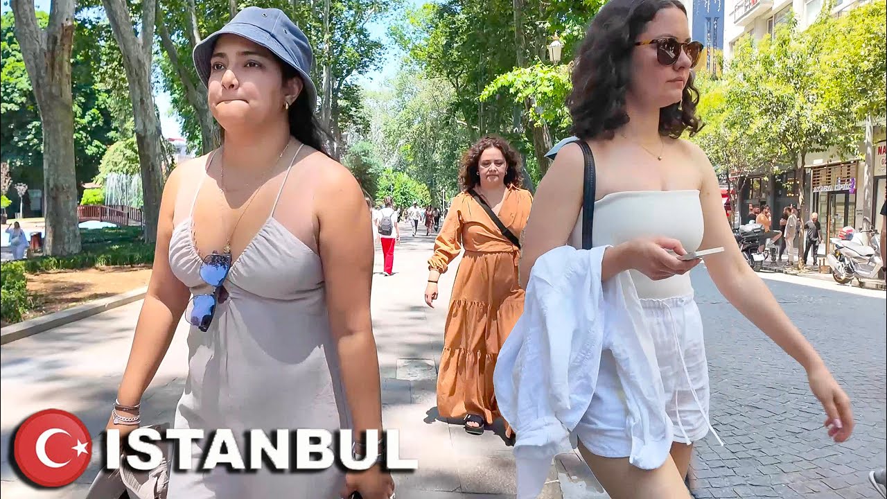 Eminönü in 4K 🇹🇷 | Walking Tour of Istanbul’s Busiest District