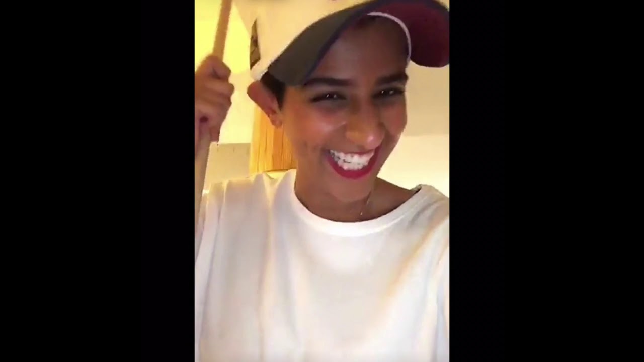 نورة العميري تلعب بليارد مع فوز الفهد