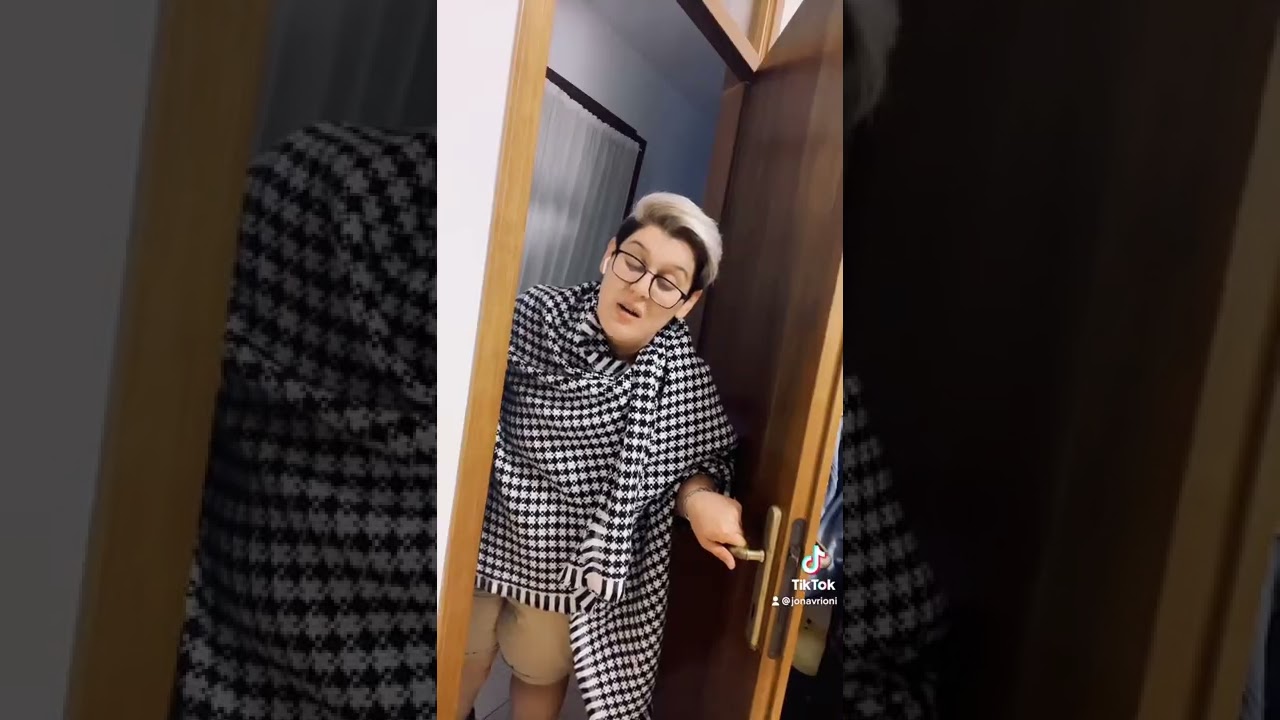 MAMI LEFT THE CHAT 🤝😂