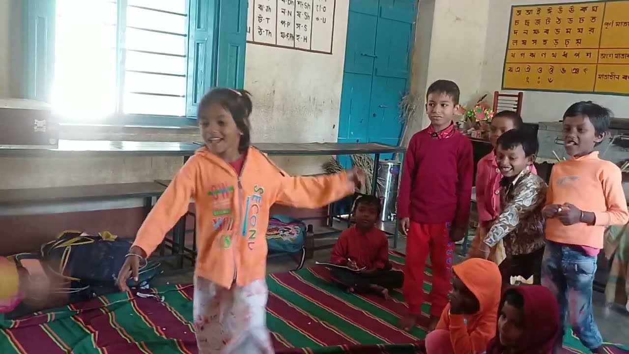 প্রাক-প্রাথমিক বাচ্চাদের মজাদার খেলা || ছোট্ট পুতুল বড় পুতুল || পড়ার মাঝে আনন্দ #school #funny 