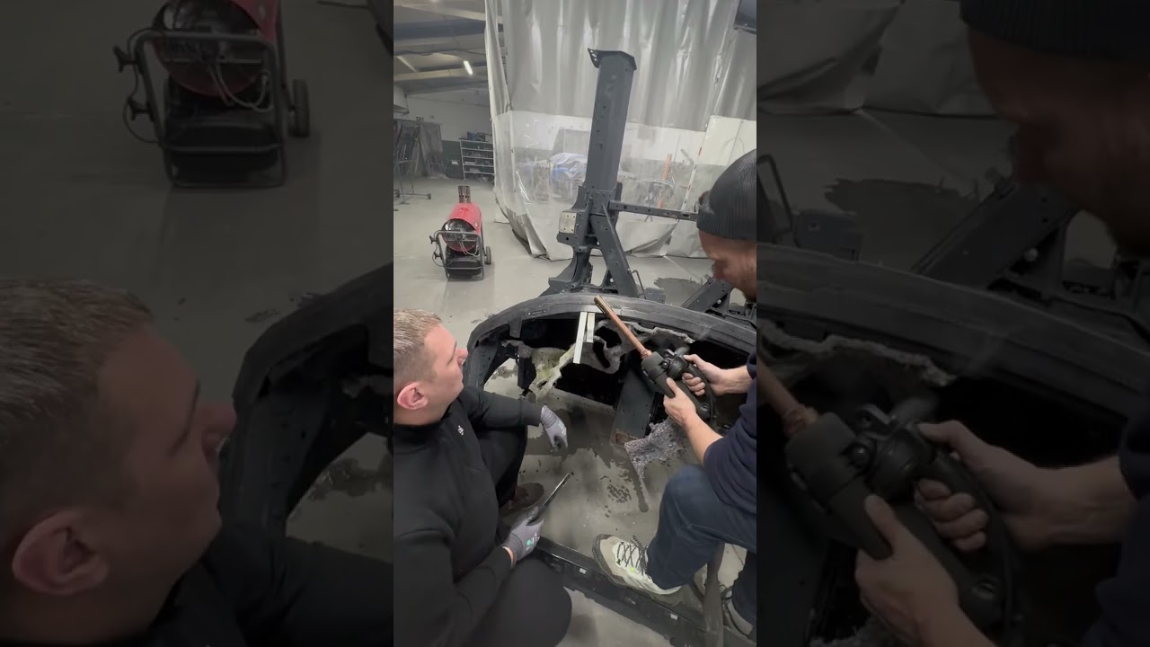 Chevrolet Corvette C8 odzyskujemy ścianę grodziową z włókna szklanego od karoserii aluminiowej