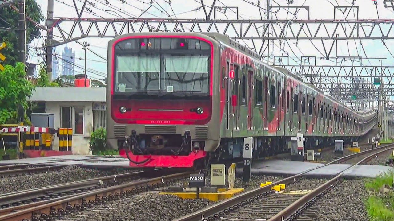 TRAINSET 3!! KUMPULAN KERETA KRL COMMUTER LINE KELUAR MASUK JALUR ATAS STASIUN MANGGARAI