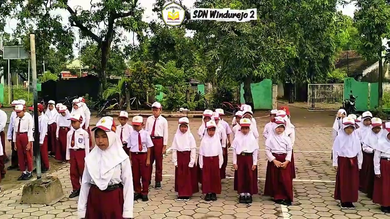 MENYANYIKAN LAGU RUKUN SAMA TEMAN