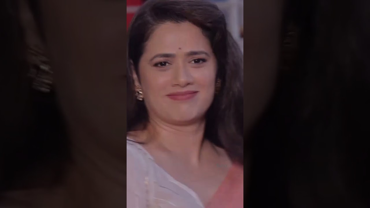 Girija Oak , Award 🥇 Marathi Diva of the Year #sareefashion #dressdesign #trendingshorts