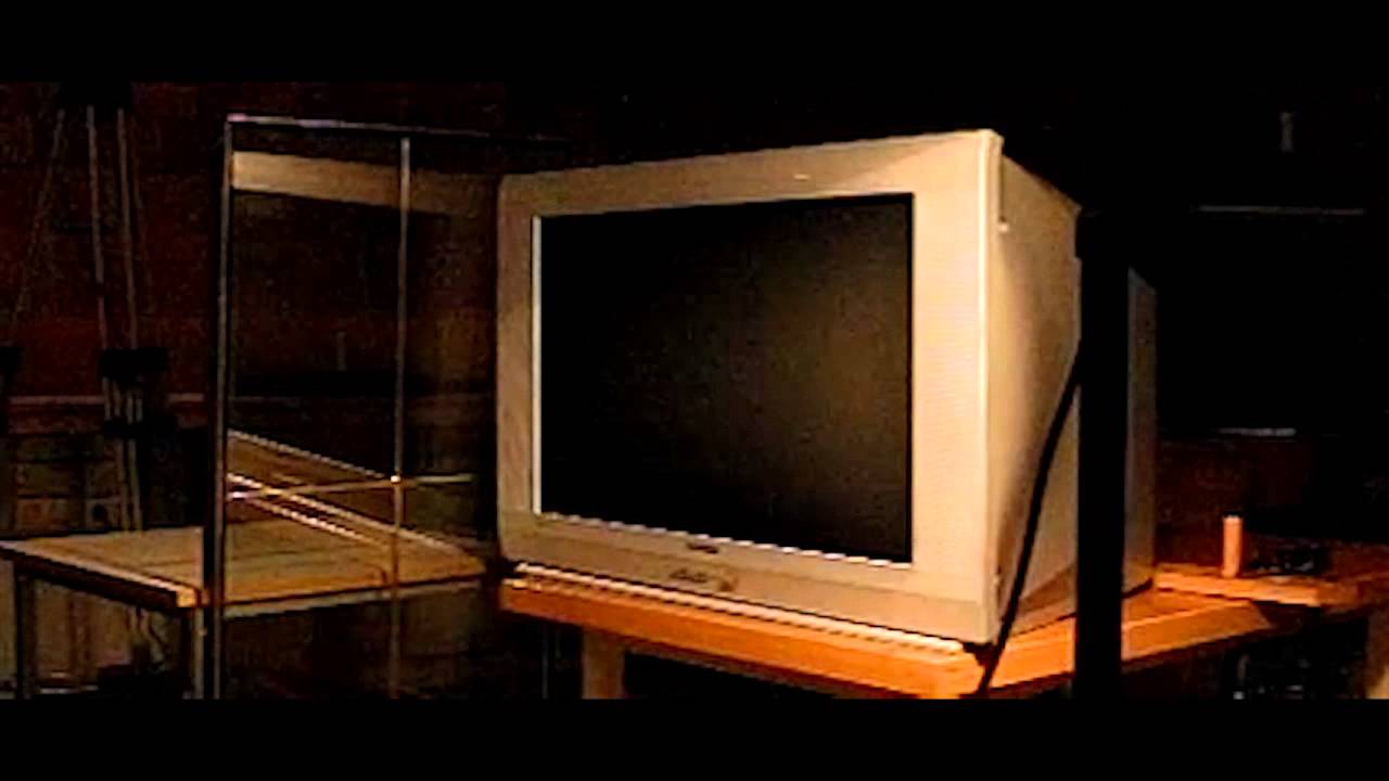 22. Implosion eines Fernsehers