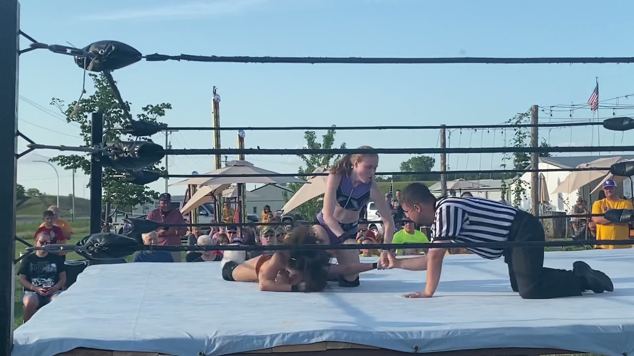 Killa Kate vs Alejandra the Lion