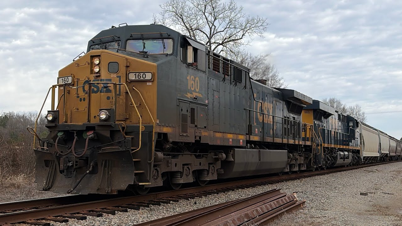 CSX 160 leads a good size M582 with an absolutely gorgeous k5la!! 2-18-2026