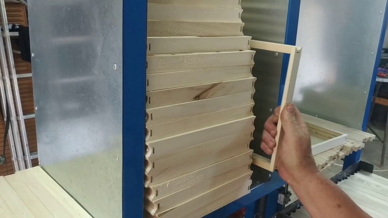 Stroj za zabijanje okvirjev za AŽ satnice za čebelarstvo