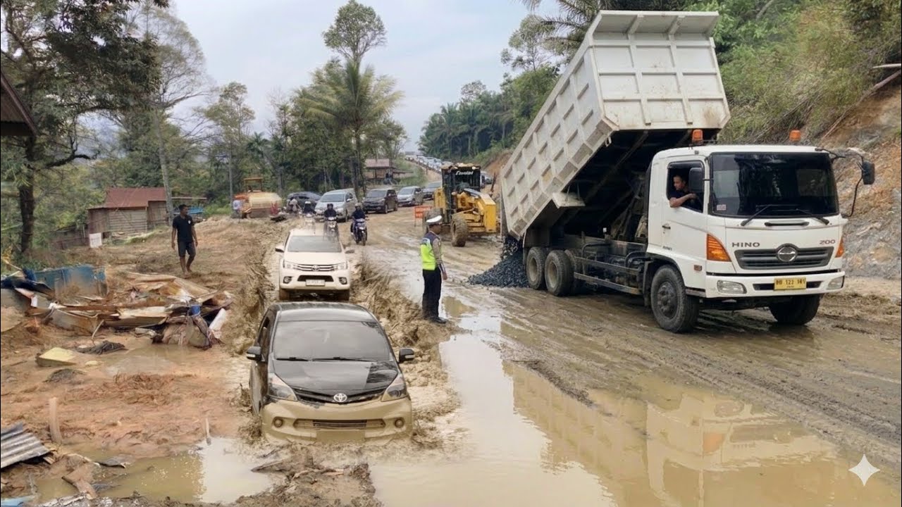 JELANG LEBARAN”PERBAIKAN BEBERAPA TITIK JALAN AMBLAS KAWASAN AREA BATU JOMBA.