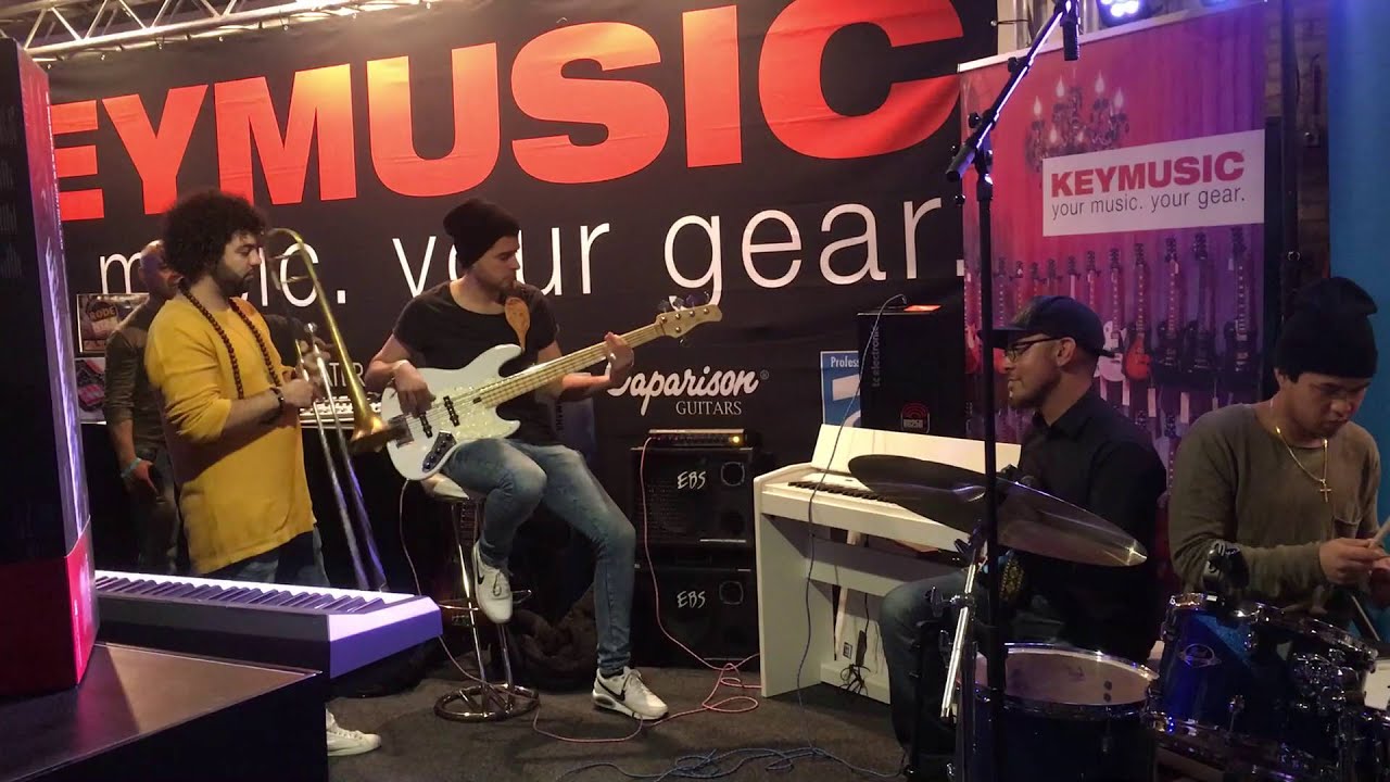 Musicfair Jamming @ Keymusic Booth EBS Reidmar 750 - iPhone-6S plus