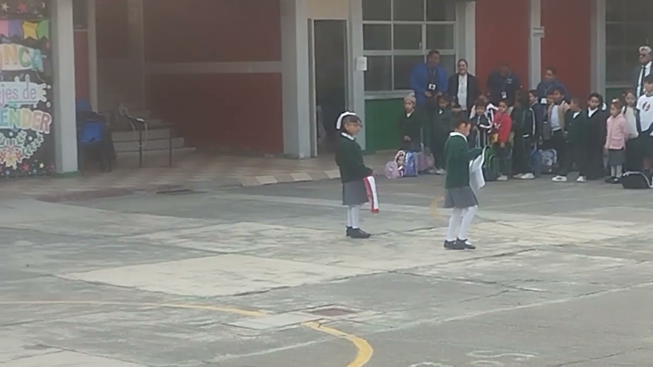 Nane ceremonia escolta