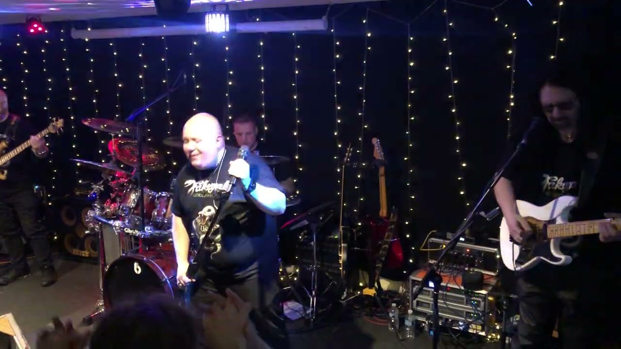 Fakesnake at The Ashton Jubilee Club 6/3/26 ( Crying in The Rain )