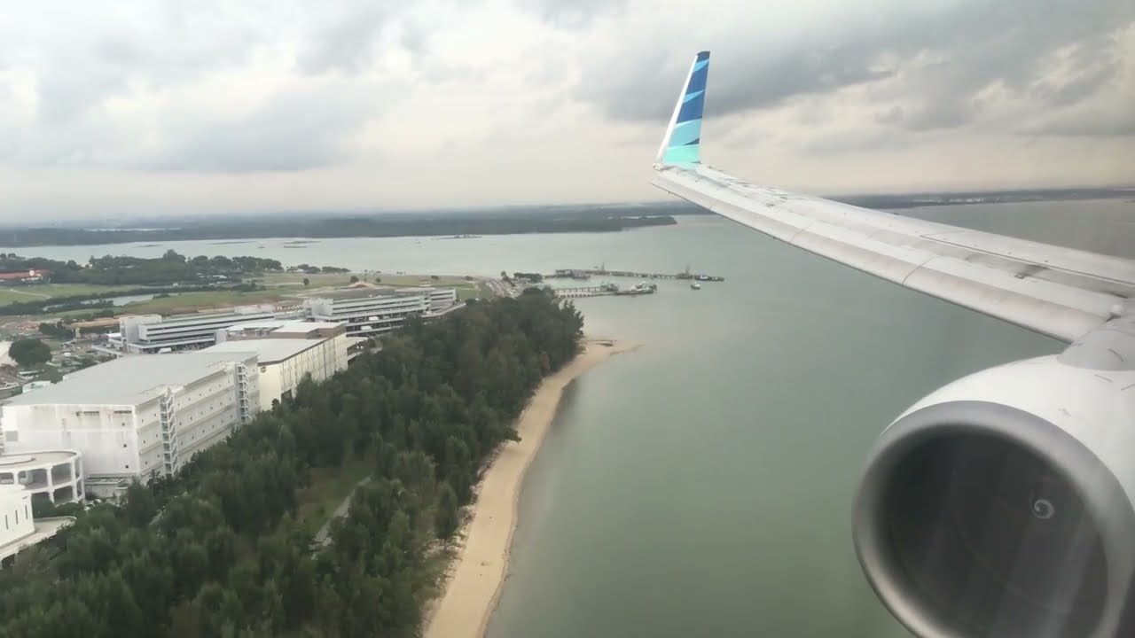 Landing in Singapore from Denpasar | Garuda Indonesia 737-800