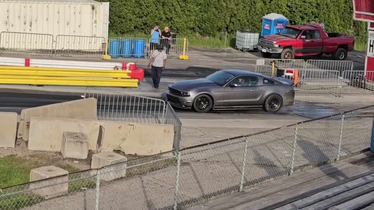 2011 Mustang GT 5.0 - MT82 , VMP Gen3R  1/4 mile pass at Great Lakes Dragway