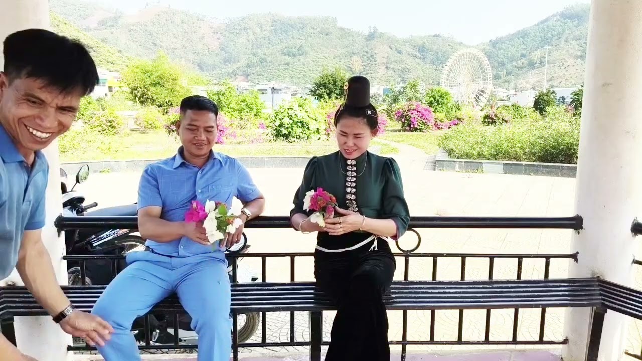 Xuôn quý với hoa lá mới gặp nhau hát hay pi nọng ơi tỏn phăng