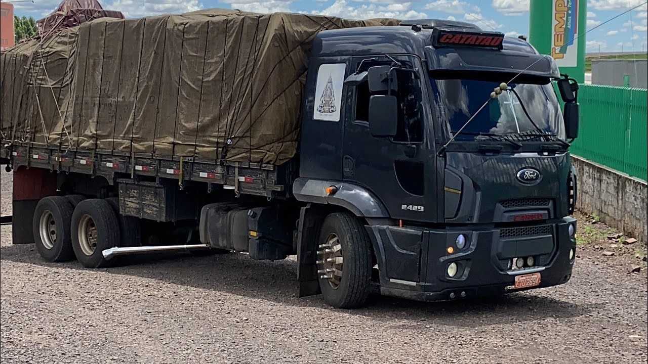 Cargo 2429 com difusor de escapamento e boiadeiro
