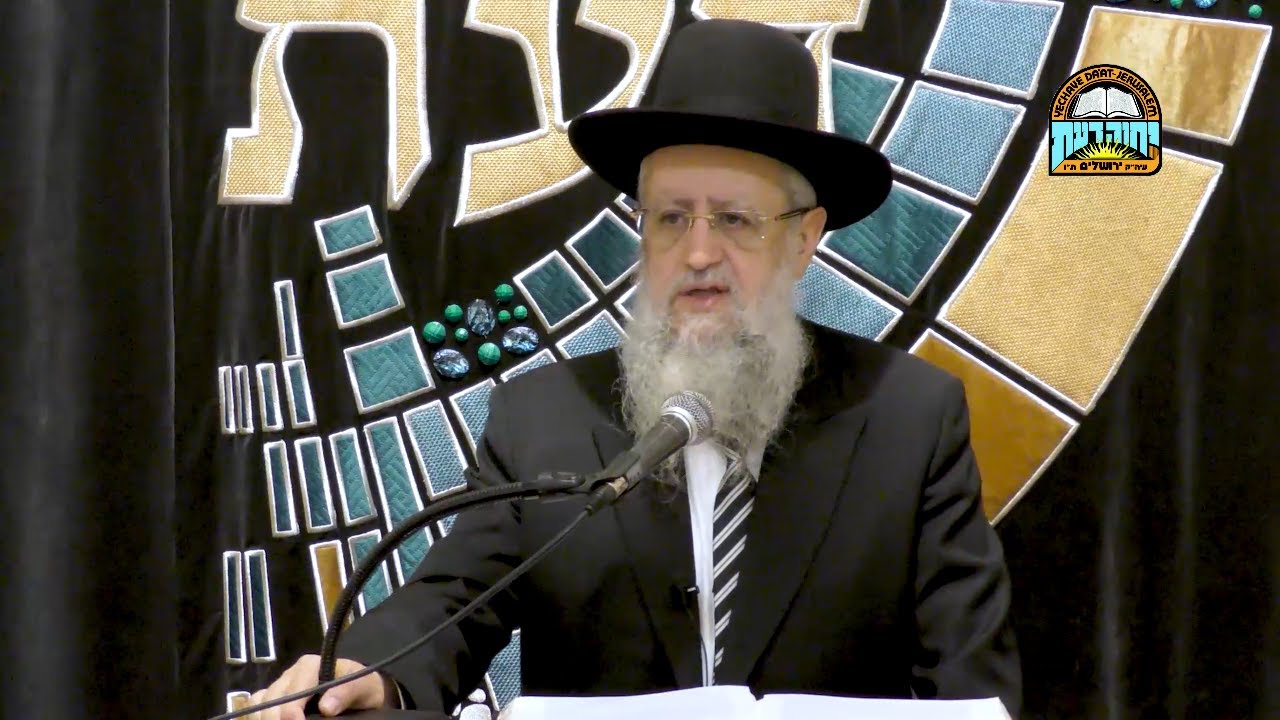 הרב דוד יוסף - לבישת בגדים קודם נטילת ידיים שחרית | ללכת בבית קודם נטילת ידיים | מנהג מרן זצ