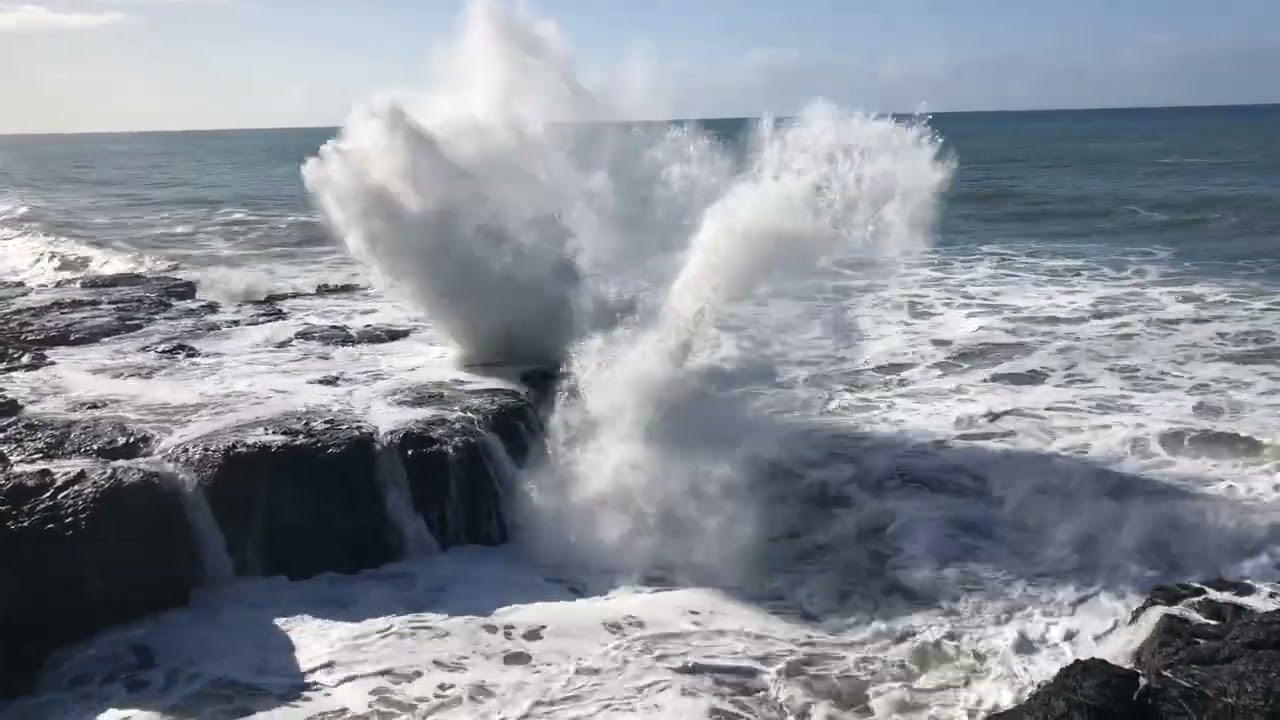 More than eleven  hours of Pacific Coast Rocks and Waves | Sounds of crushing waves