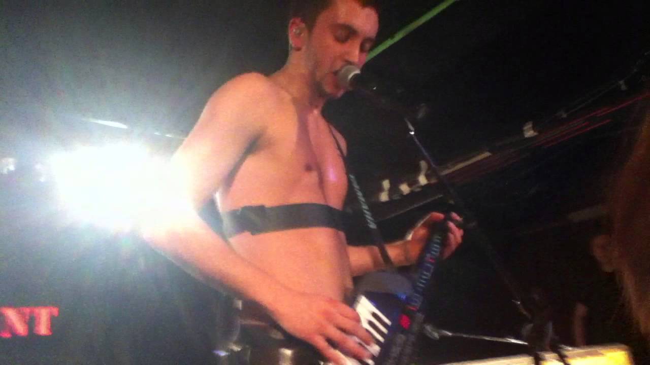 Twenty One Pilots - Fake You Out (The Basement)