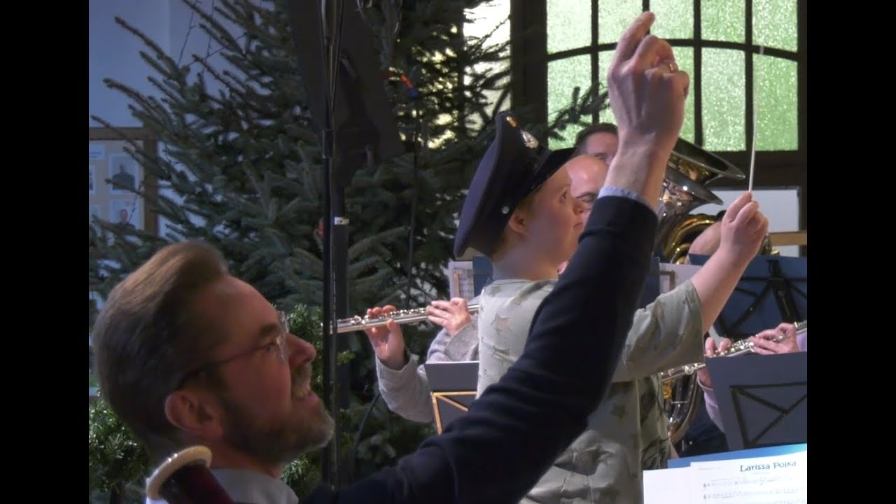 Larissa dirigiert ihre eigene Polka (