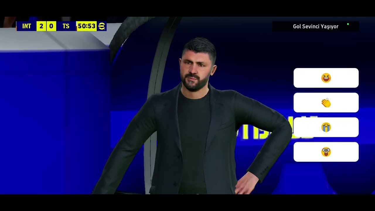 Arkadaşımla efootball oynuyorumm