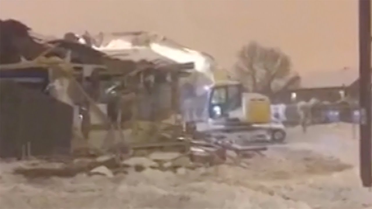 Shocking video shows looters destroy Irish supermarket with excavator
