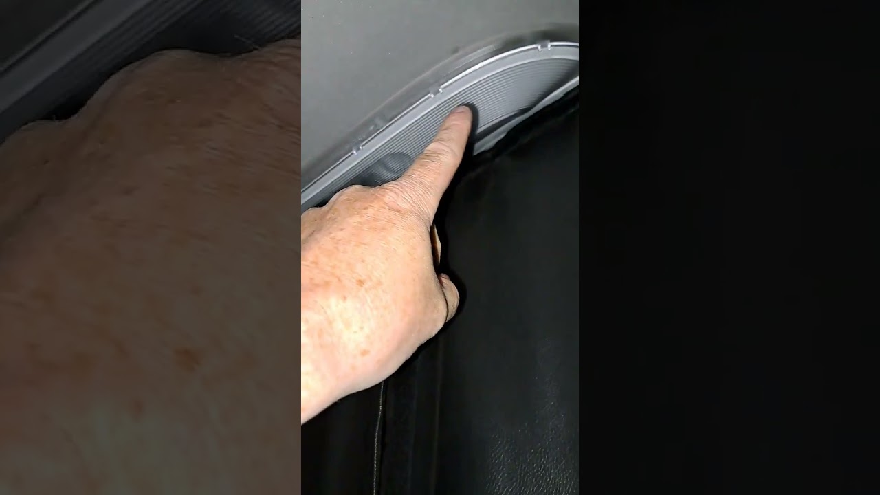 2021 Freightliner Cascadia dome light malfunction
