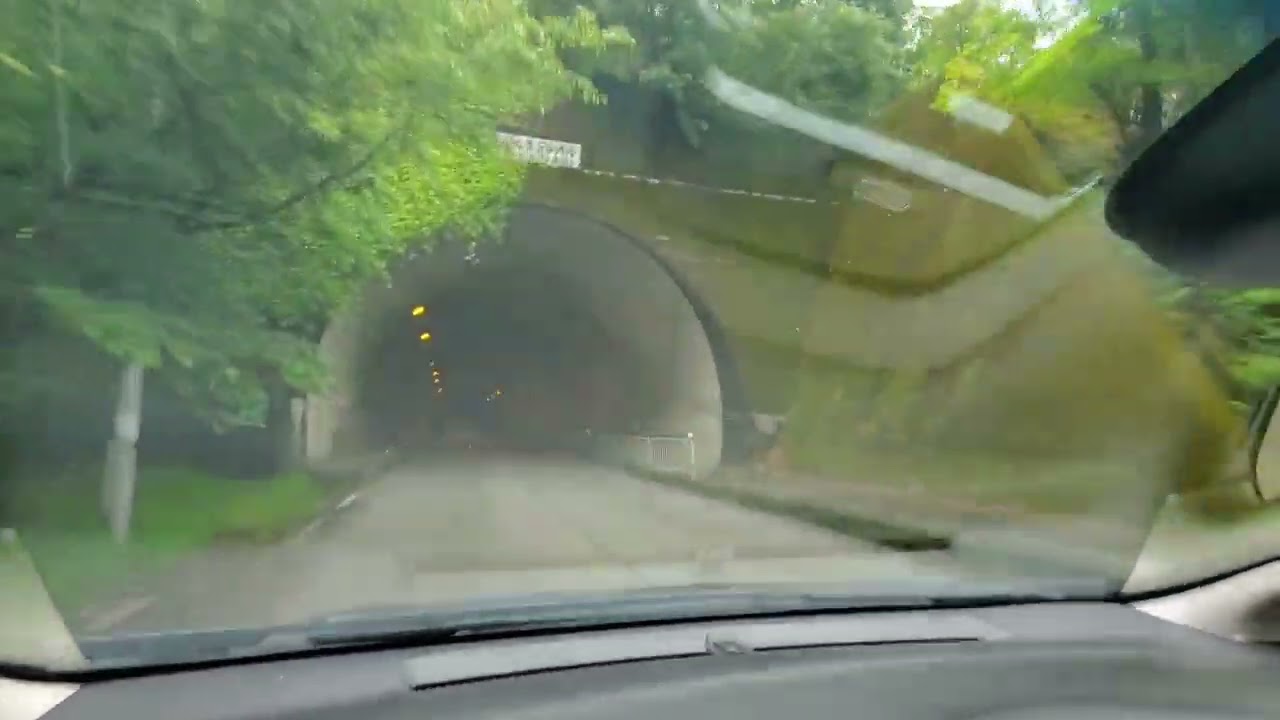 新車で峠道を長距離の運転