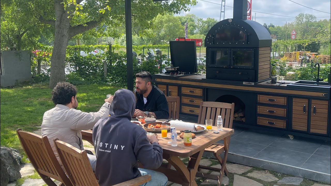 Dış Mekan Mutfak Konseptli Feniks Long Plus Barbekü’de Kahvaltılık Birşeyler Hazırladık.