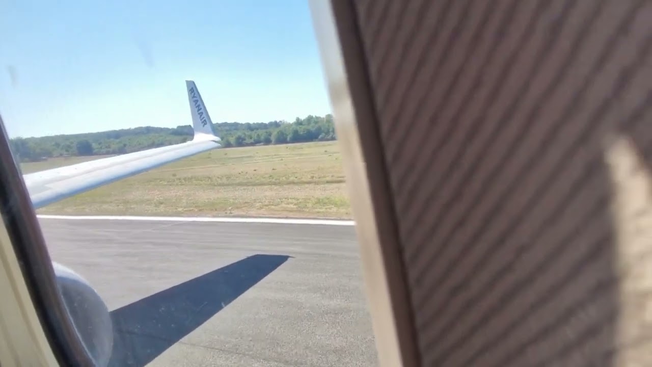 Ryanair Boeing 737-800 EI-DWM - Takeoff from Bergerac (EGC/LFBE)