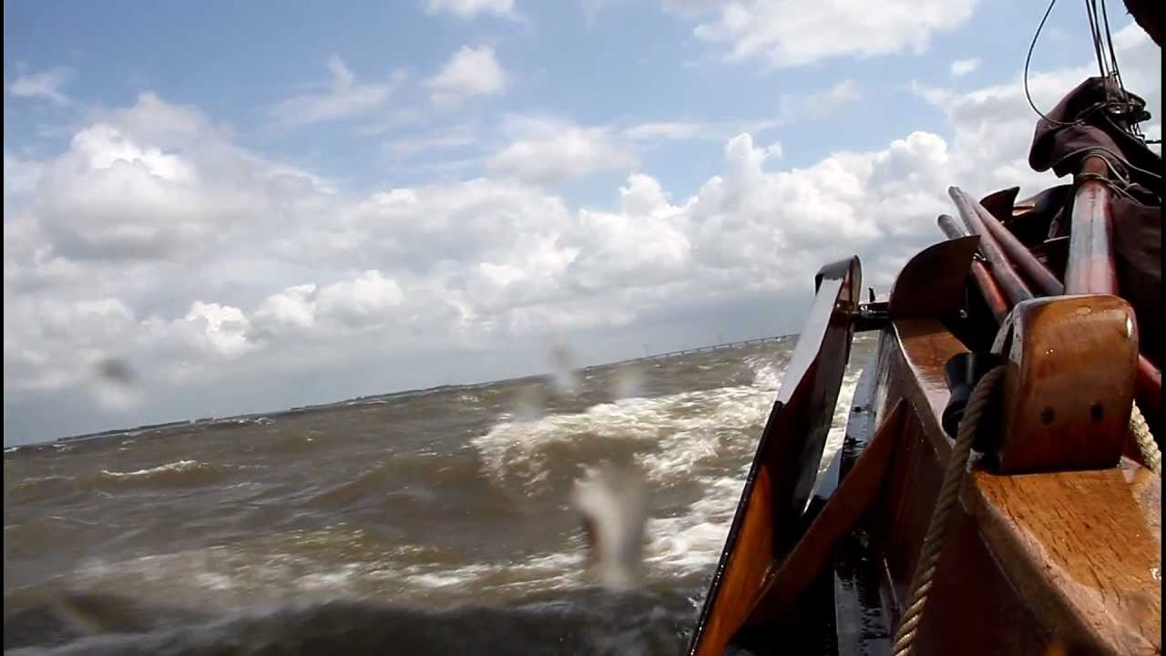 Met de botter EB1 het IJsselmeer over met 7 Bft. 18-06-2011