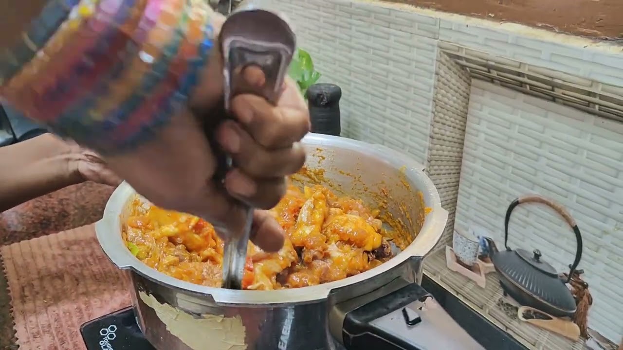மட்டன் குழம்பு செய்முறை.. எளிதில் அட்டகாசமான முறையில்| mutton gravy in Tamil recipe in description ↓