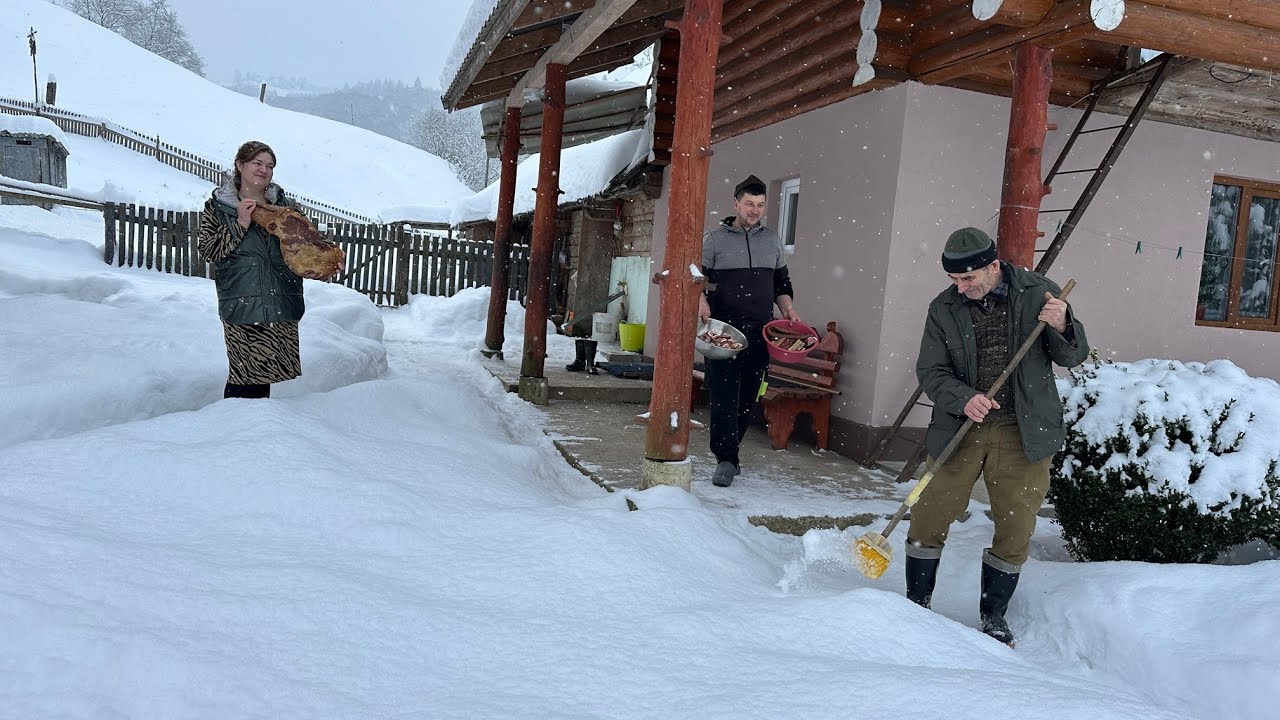Rural life of a young family among the winter mountains❄️The biggest snow in the Carpathians