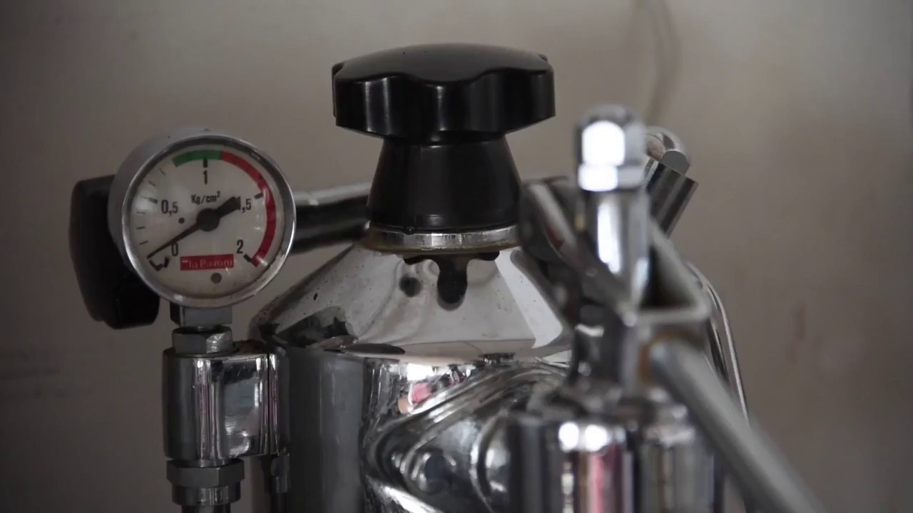 Making Cortado with La Pavoni Professional