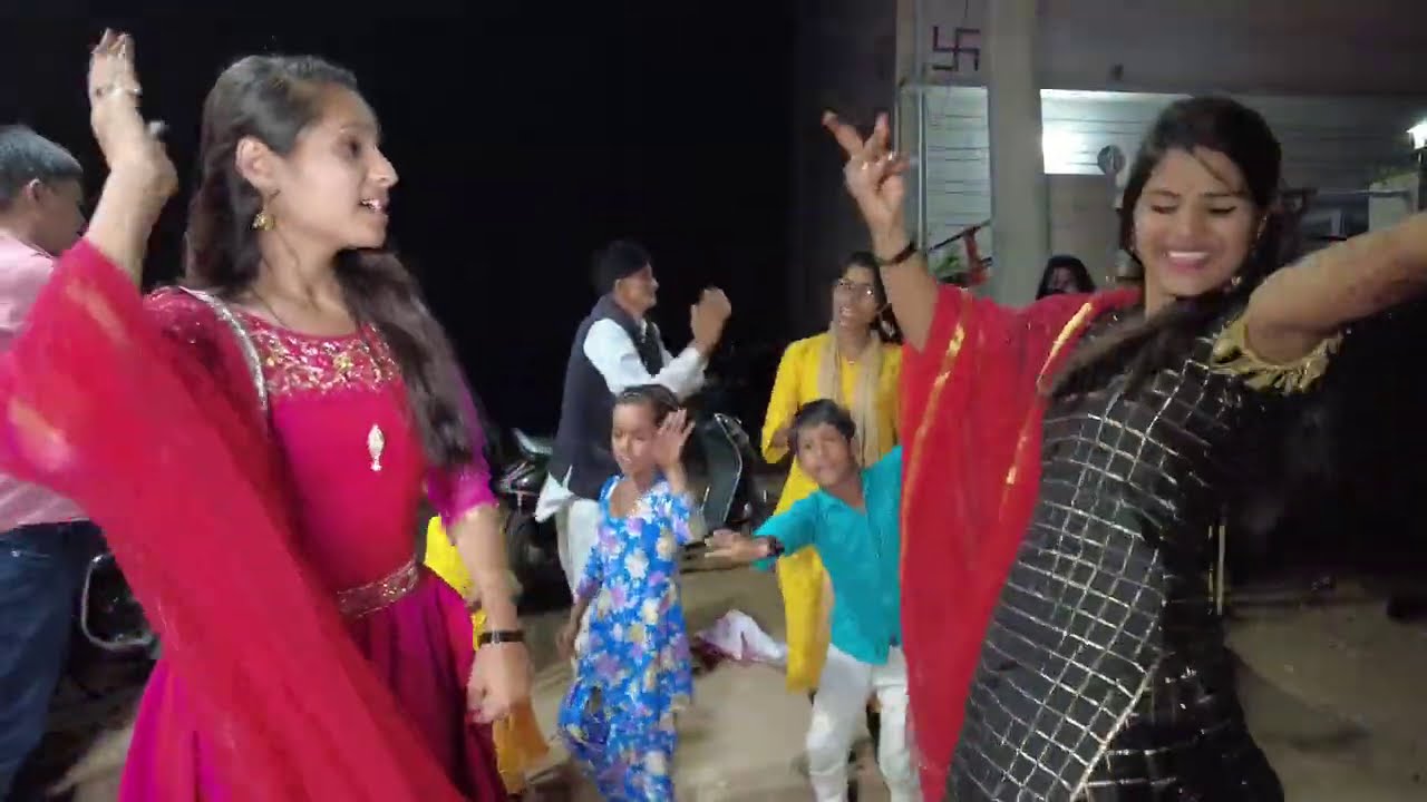 सुनीता स्वामी ने अपने घर DJ पे डांस किया // 10 लाख सब्सक्राइबर का परिवार  होने पर - Dance Video