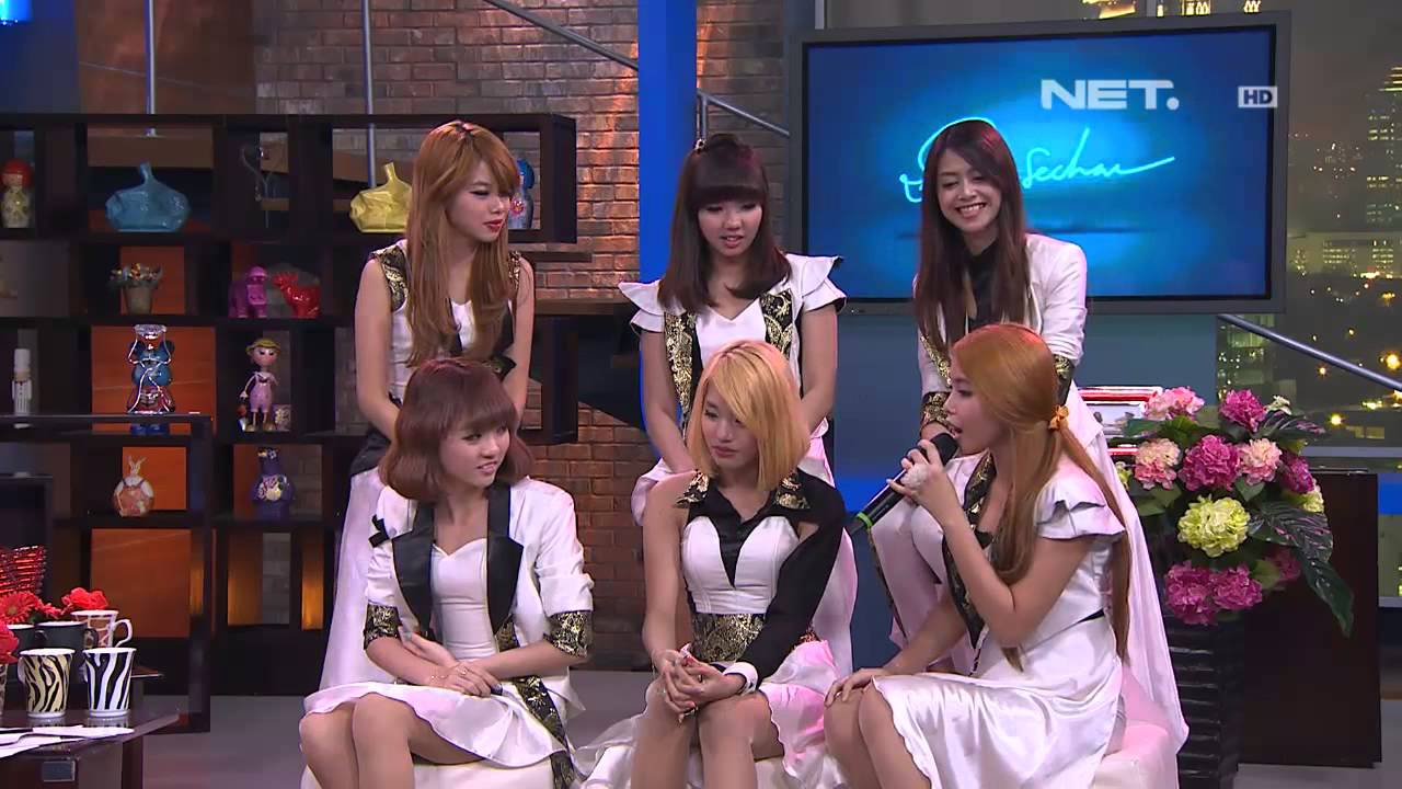 Sarah Sechan - SOS - Girlband