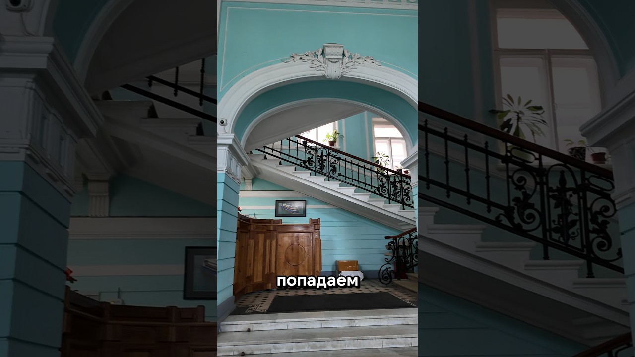 Открытая парадная у Красного моста