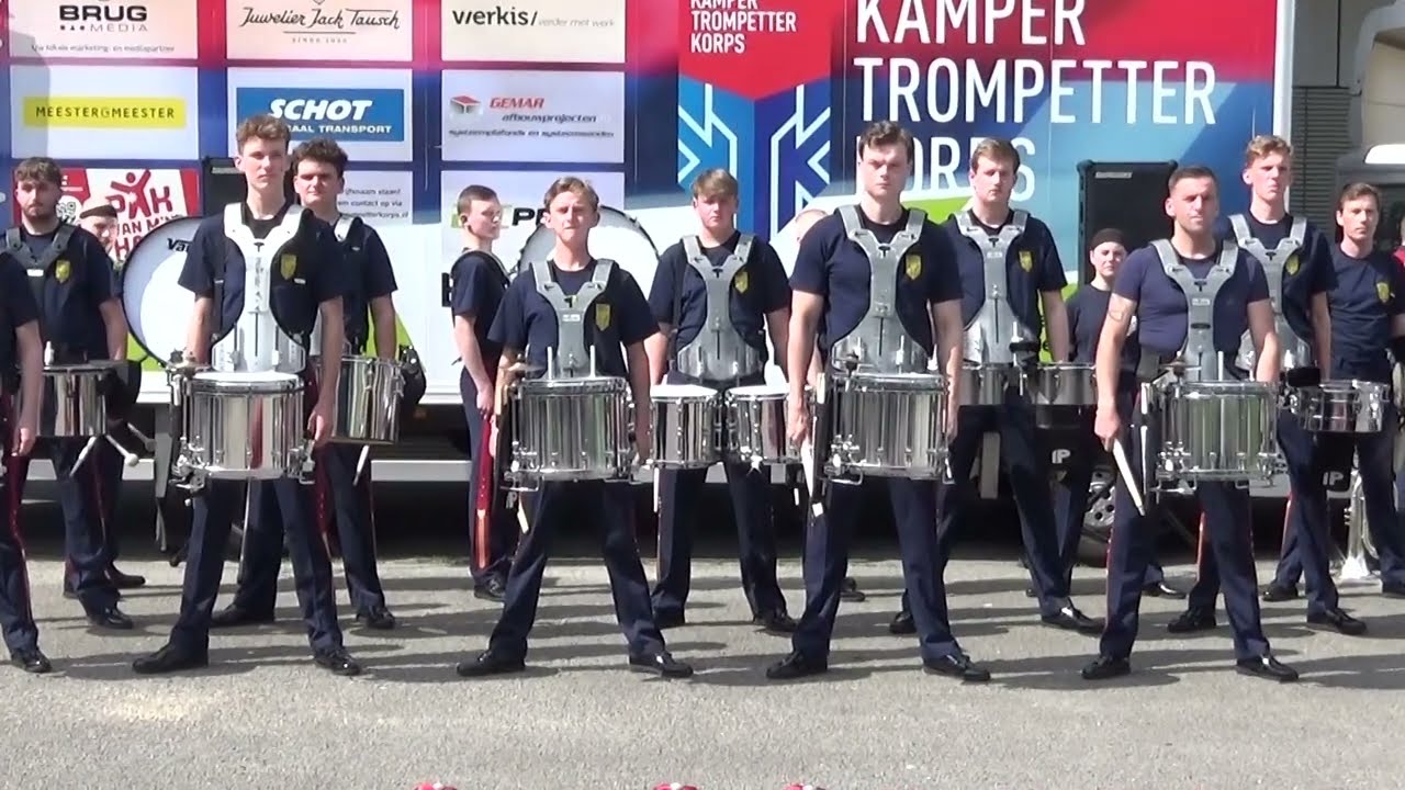 Drumline Kamper Trompetterkorps Kampen voorafgaand streetparade