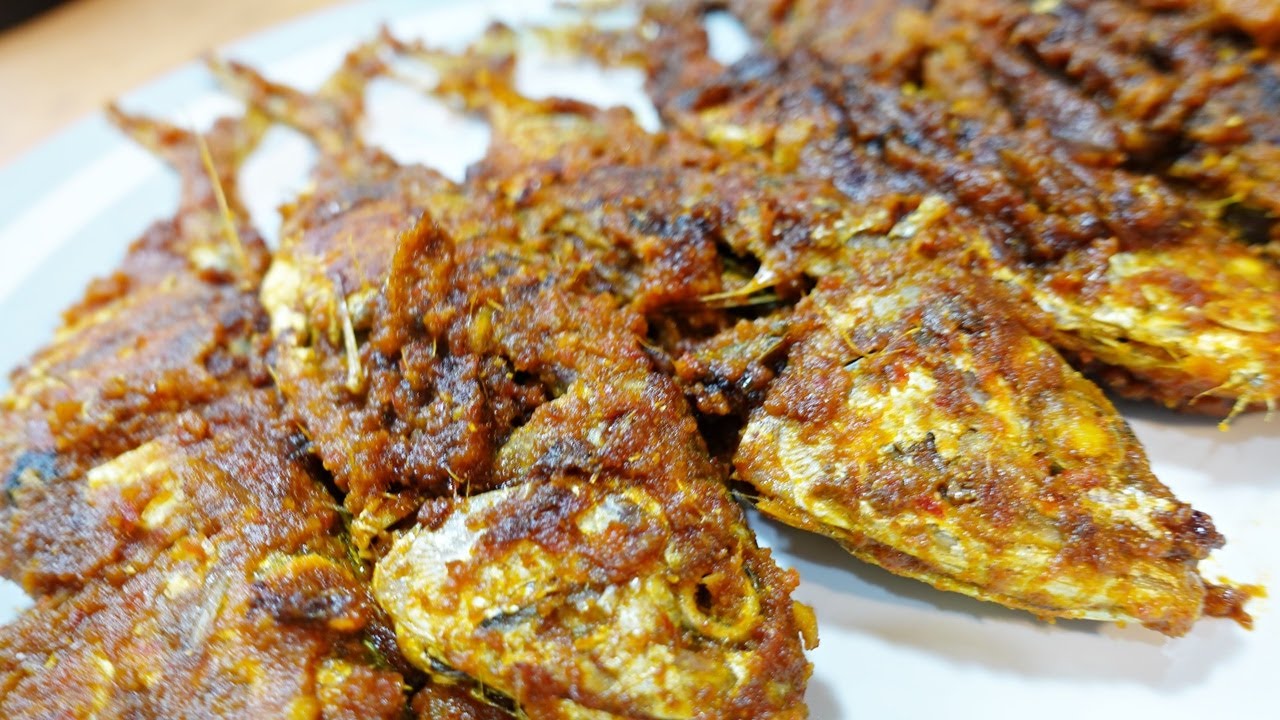 JANGAN DIGORENG !! IRIT MINYAK SAYA BELUM PERNAH MAKAN IKAN SEENAK INI MATENG GURIH SAMPAI TULANG