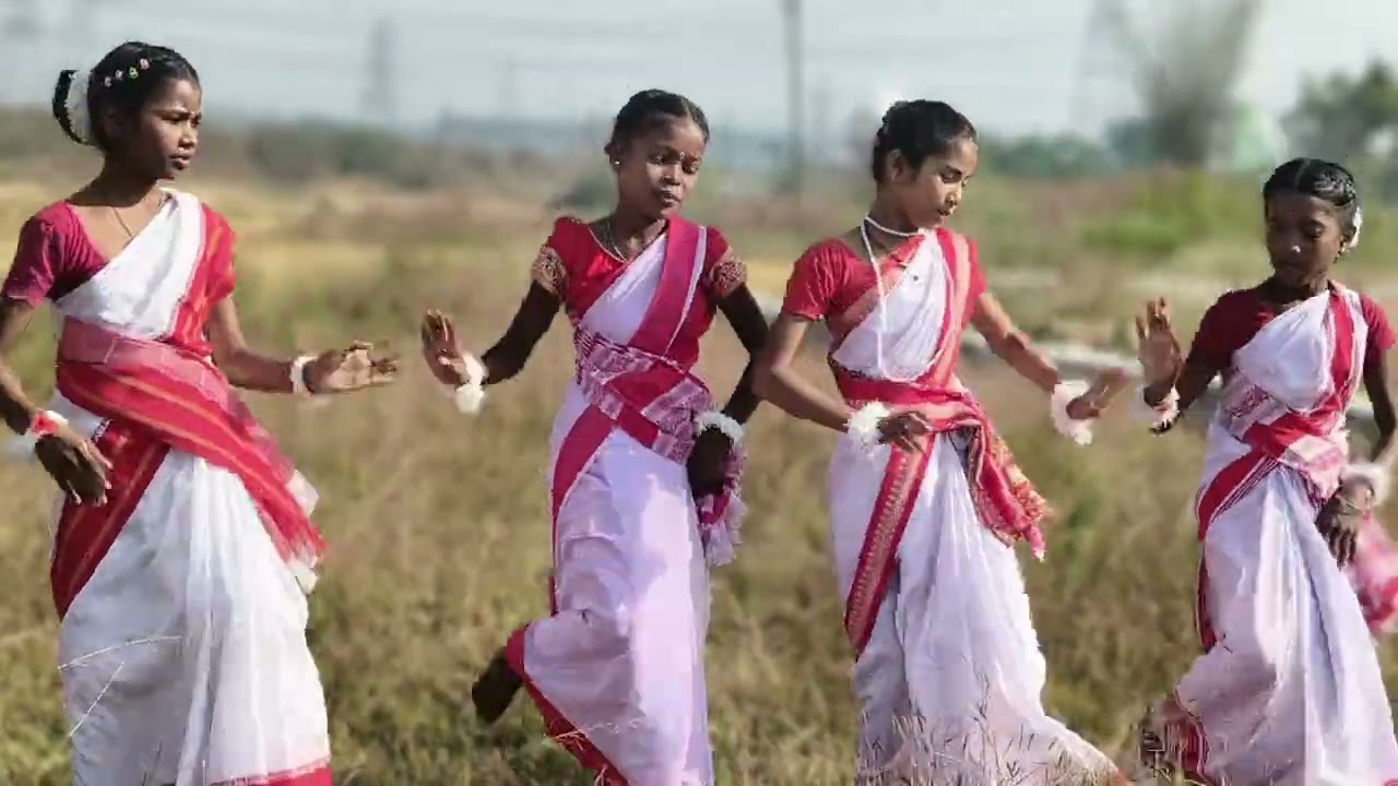 Kitna Sundar lage hamar sona jharkhand  beautiful dance by students of model school namkum.