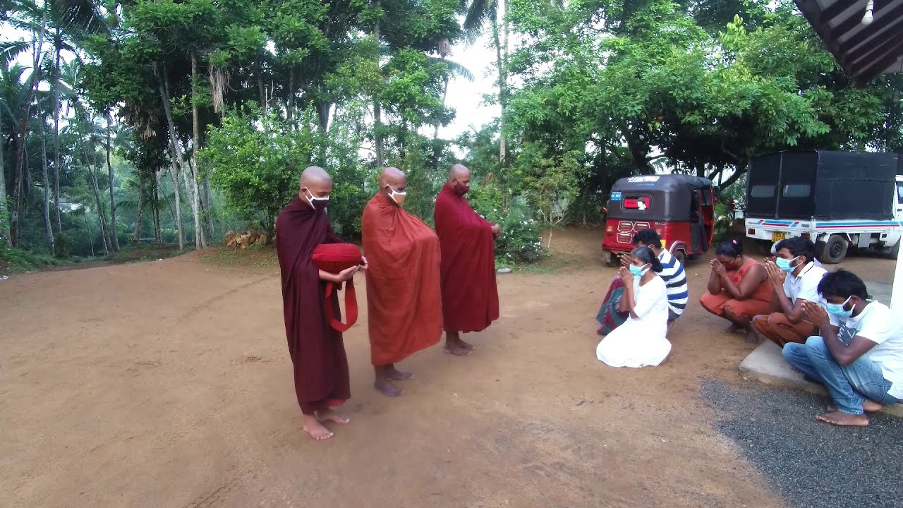 Aranyawasi swaminwahansela Pindapathe wadima - ආරණ්‍යවාසී ස්වාමීන්වහන්සේලා පින්ඩපාතේ වැඩීම