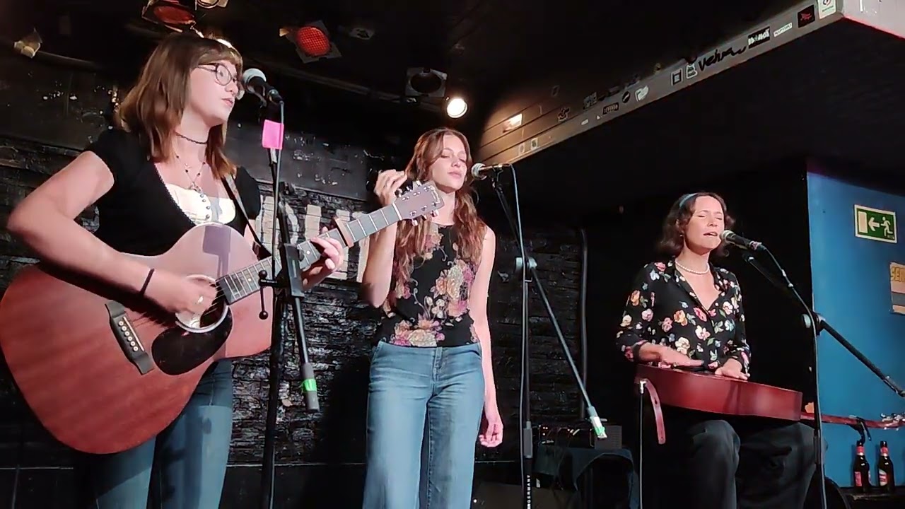 SARAH LEE GUTHRIE & FAMILY - GO WAGGALOO. Live in Madrid (1-9-25). Sala Wurlitzer Ballroom.