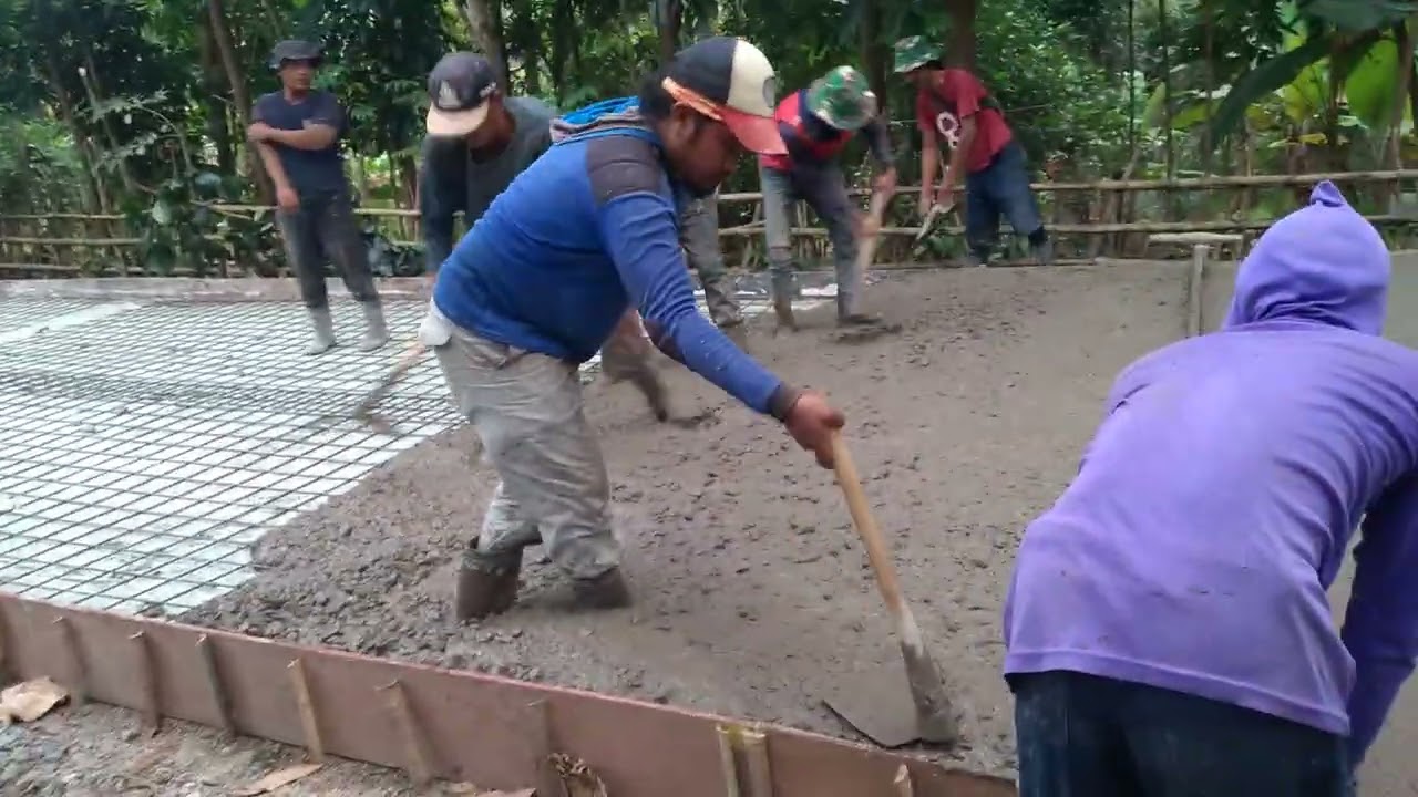 Jawa barat bebenah fasilitas jalan umum sanpai ke plosok desa di cor beton