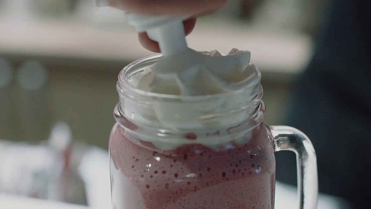 Много ягод в коктейлях профессиональных кофеен CAFFESHOP