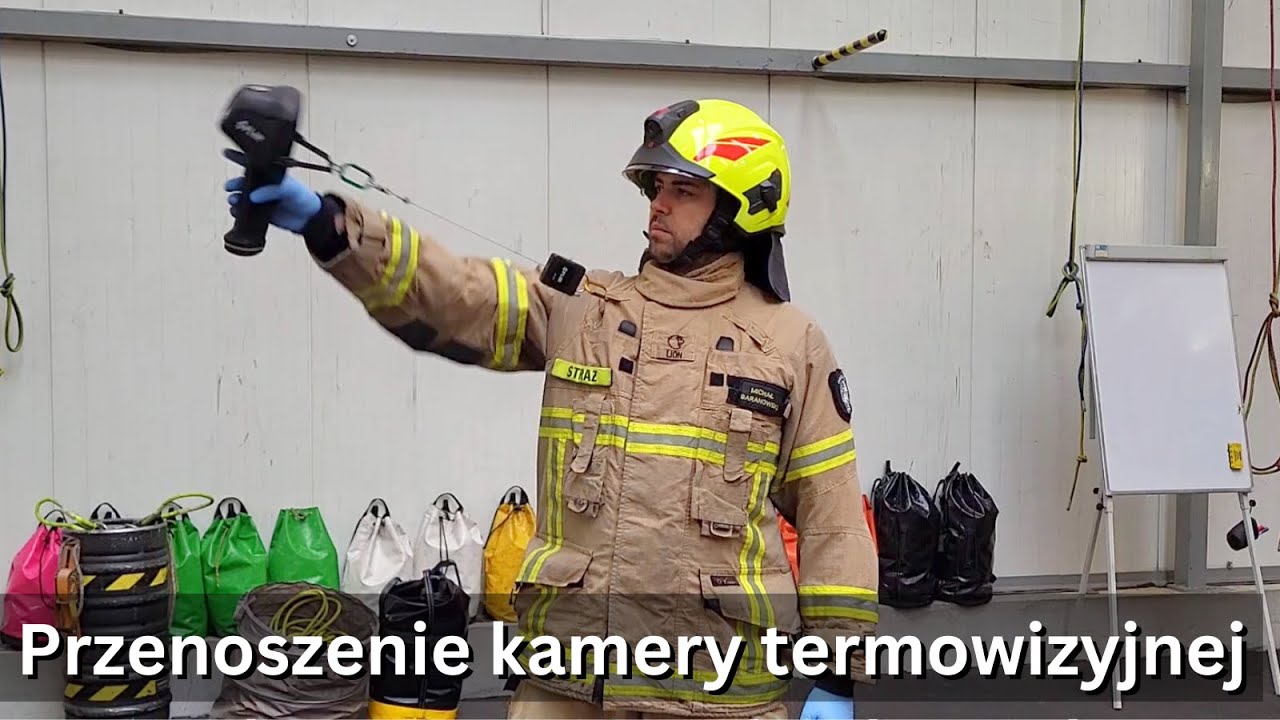 W jaki sposób przenosić kamerę termowizyjną, by mieć wolne ręce?