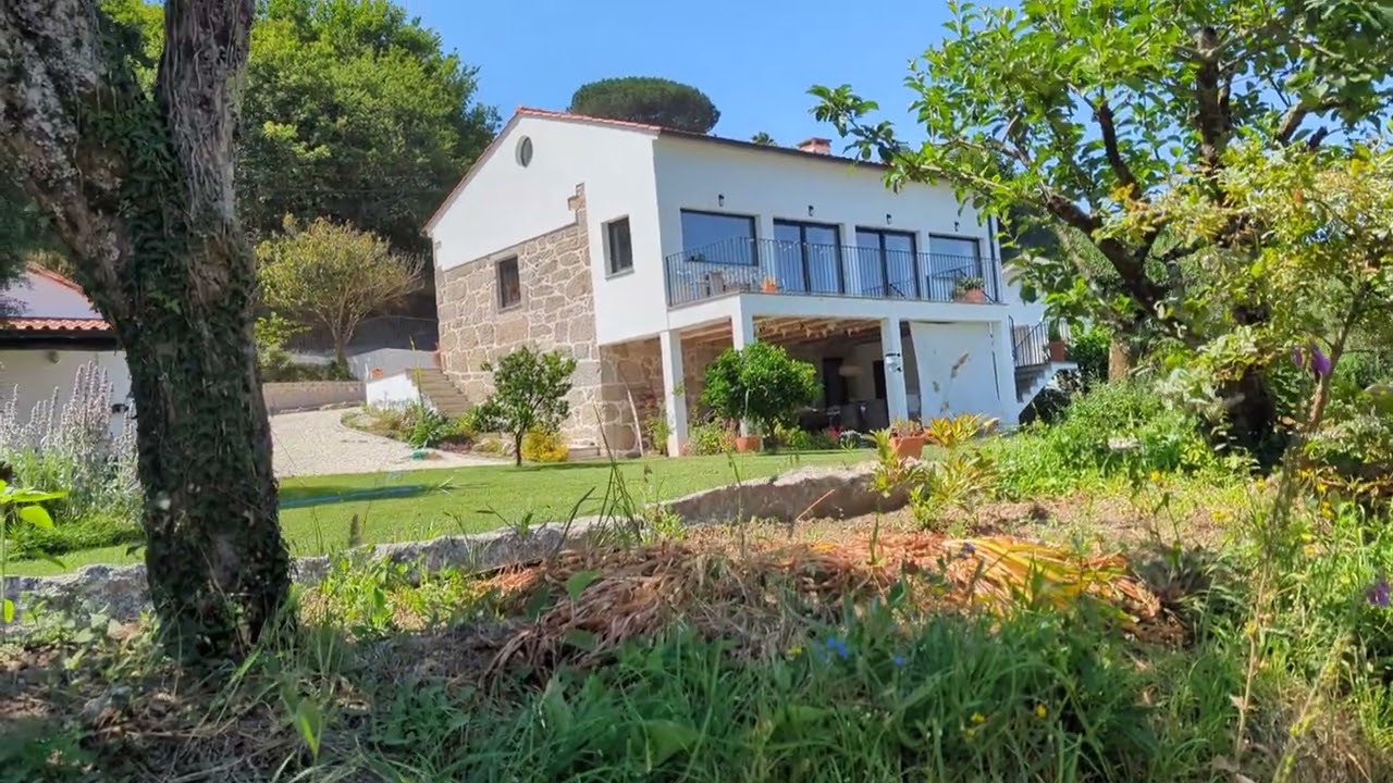 Casa Lima garden in June