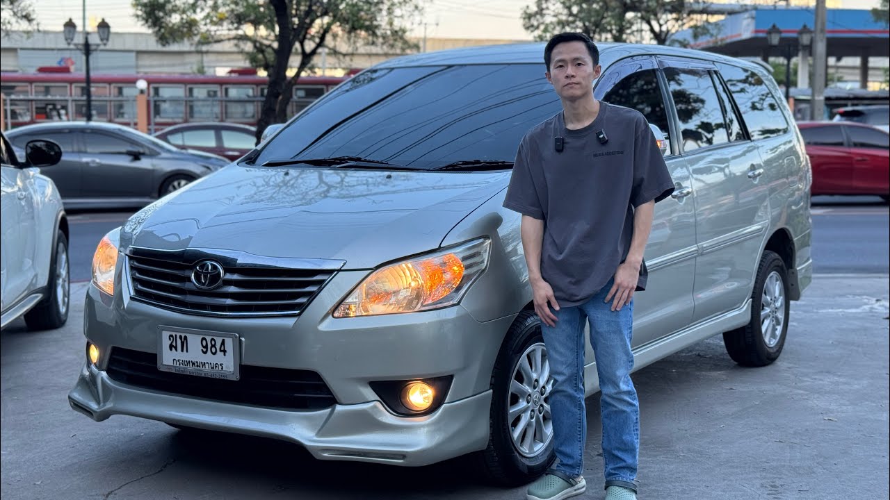 TOYOTA INNOVA 2.0 V MNC 2012 สีเทาราคา 299,000 บาทไมล์ 110,000 กม.