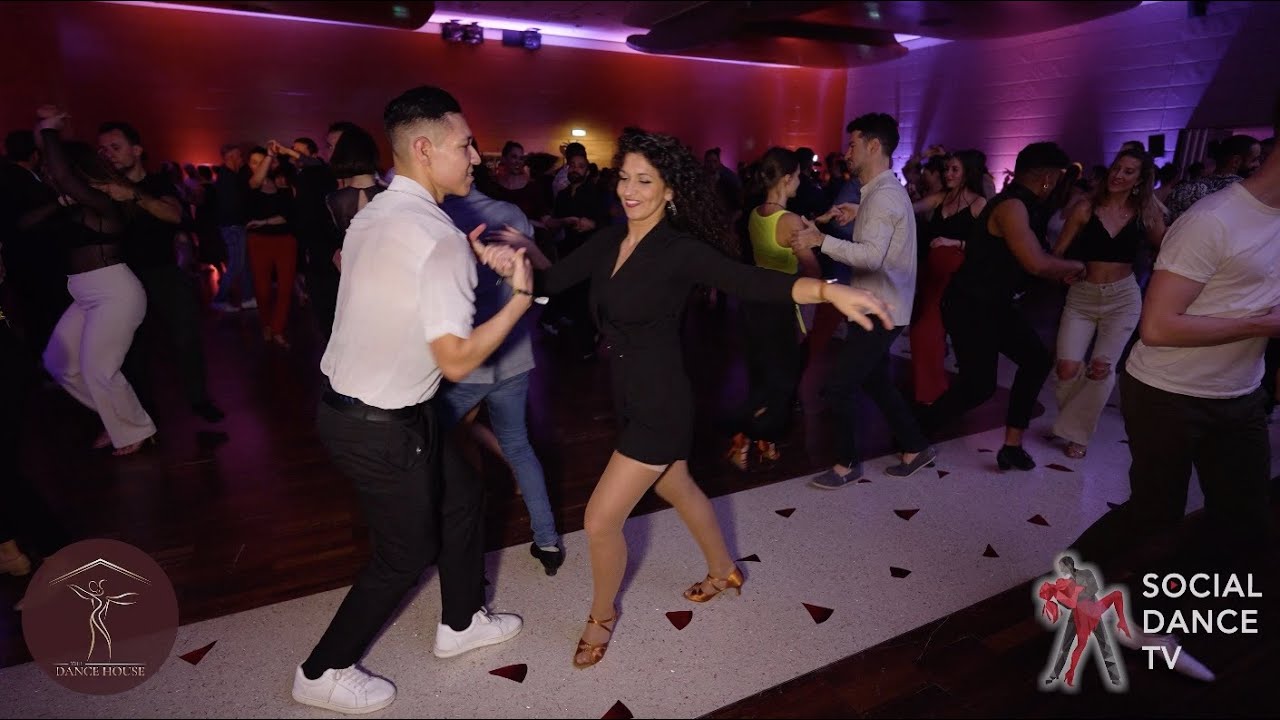 Social Dancing Brandon Carretero & Miriam Jaradat #live2mambo Budapest