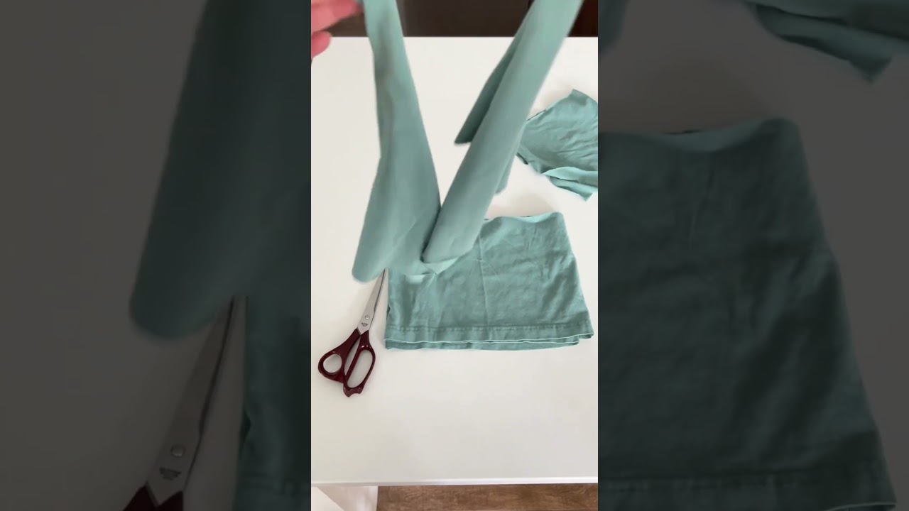Turn Old T-Shirts Into Rags #cleaninghacks #cleaningtips #ecofriendly #reducereuserecycle