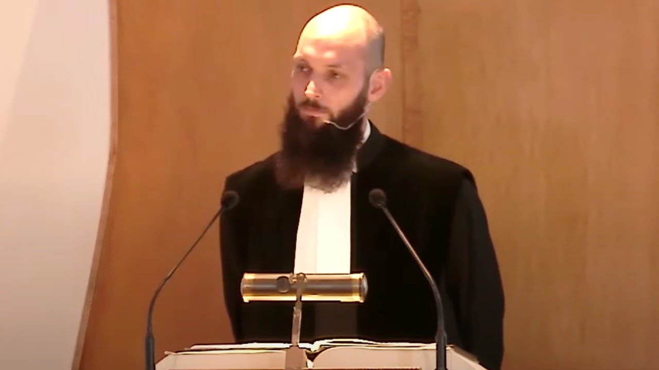 Haar vader kwam al zeker 5 jaar lang regelmatig bij haar in bed liggen vertelde ze de dominee.